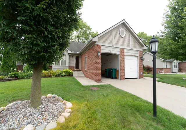 Listing Photo 4 - Condo for sale in building located at 9084 Colony Park Dr, Ypsilanti, MI 48197