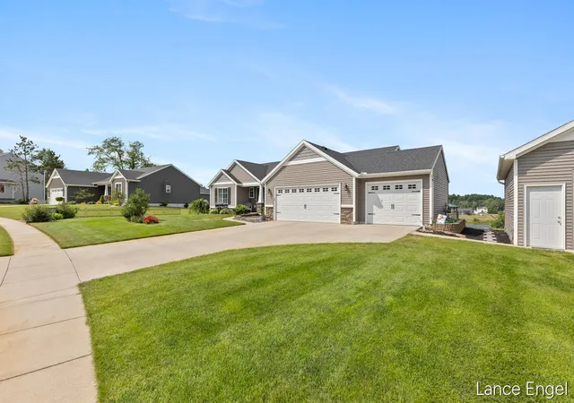 Photo 3 of Single family home for sale at 11797 Crystal Ridge Dr, Sparta, MI 49345 | MLS# 70547528 | Listing updated on 2026-09-19