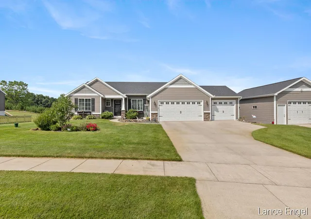 Photo 4 of Single family home for sale at 11797 Crystal Ridge Dr, Sparta, MI 49345 | MLS# 70547528 | Listing updated on 2026-09-19