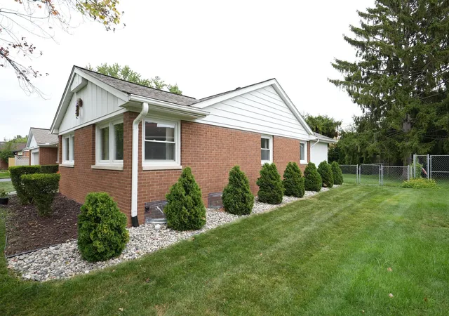 Photo 2 of Single family home for sale at 4719 Morningside Dr, Bay City, MI 48706 | MLS# 50217074 | Listing updated on 2026-08-25