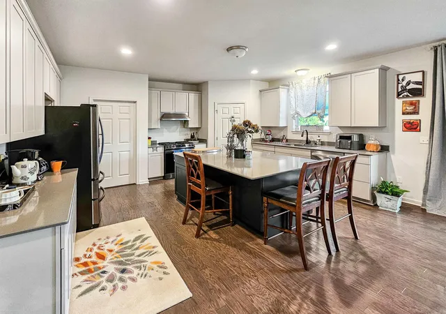 3rd image of 24784 Beach Dr, Macomb, MI 48042 | MLS# 50194073