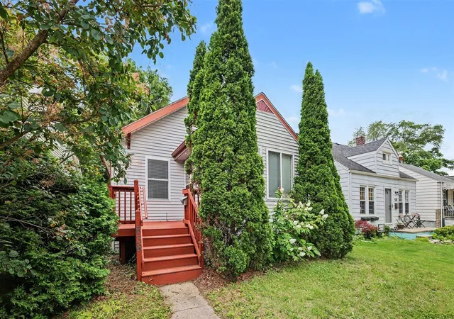 Homes for sale in Ferndale, MI | 536 E Oakridge St, Ferndale, MI 48220 | MLS# 70542633