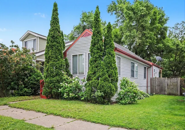 Homes for sale in Ferndale, MI | 536 E Oakridge St, Ferndale, MI 48220 | MLS# 70542633