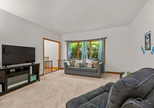 Homes for sale in Midland, MI | 403 Shirewood Ln, Midland, MI 48642 | MLS# 50210111