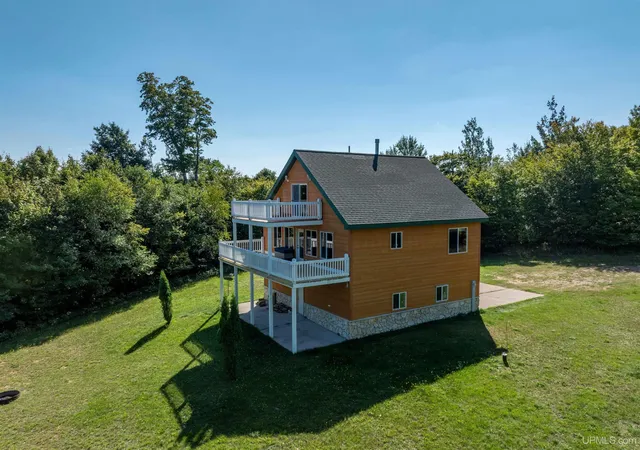 Homes for sale in Munising, MI | N8041 Harborview Dr, Munising, MI 49862 | MLS# 50185873