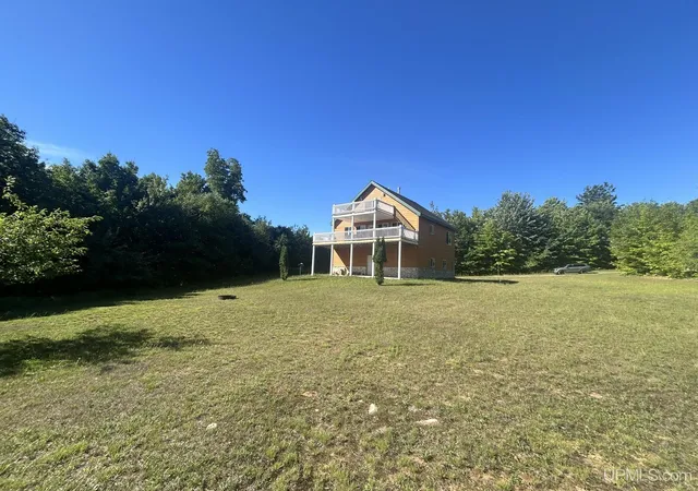 Homes for sale in Munising, MI | N8041 Harborview Dr, Munising, MI 49862 | MLS# 50185873
