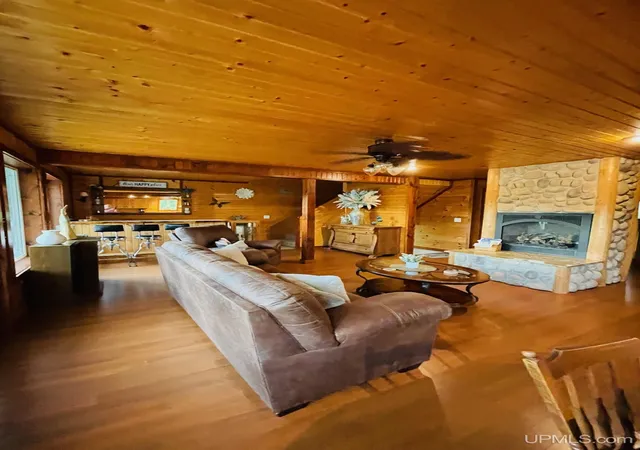 Homes for sale in Munising, MI | N8041 Harborview Dr, Munising, MI 49862 | MLS# 50185873