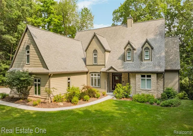 1st image of 11138 Pine Needle Dr, Brighton, MI 48114 | MLS# 61022026