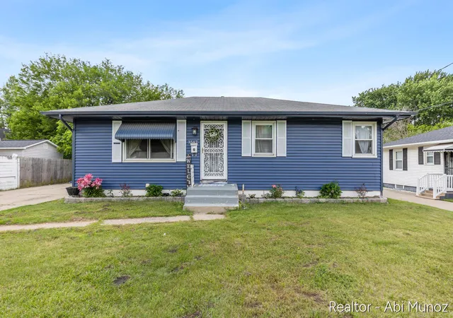 Homes for sale in Wyoming, MI | 3547 Collingwood Ave, Wyoming, MI 49519 | MLS# 70540405