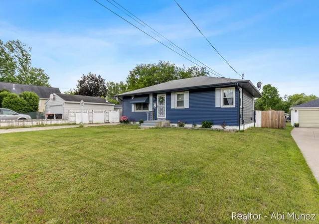 Homes for sale in Wyoming, MI | 3547 Collingwood Ave, Wyoming, MI 49519 | MLS# 70540405