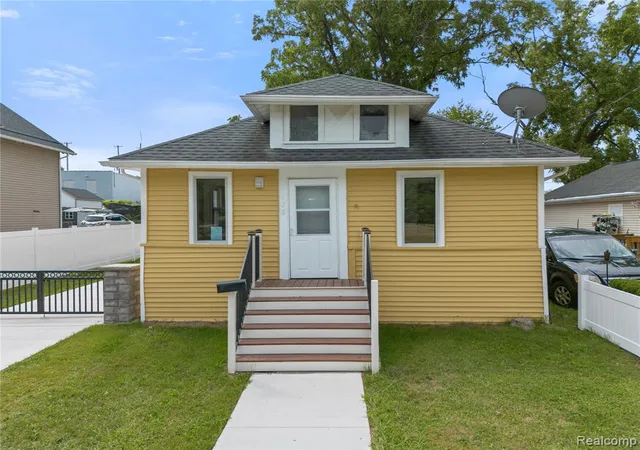 2nd image of 138 Mechanic St, Pontiac, MI 48342 | MLS# 61018977