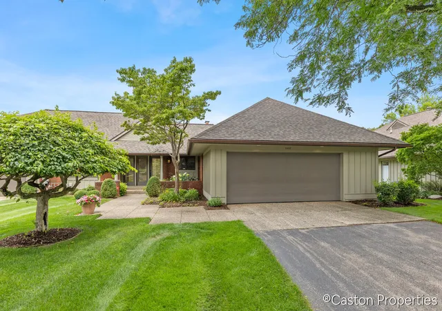 Photo 3 of Sale Pending at 3482 Charlevoix Dr, Grand Rapids, MI 49546 | MLS# 70549127 | Listing updated on 2026-08-16