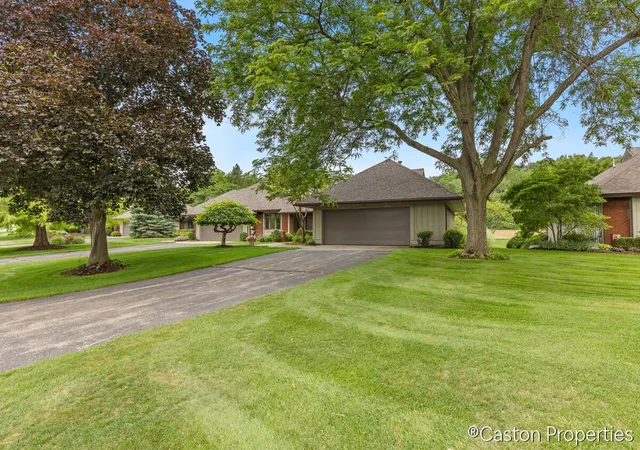 Listing Photo 4 - Condo for sale in building located at 3482 Charlevoix Dr, Grand Rapids, MI 49546