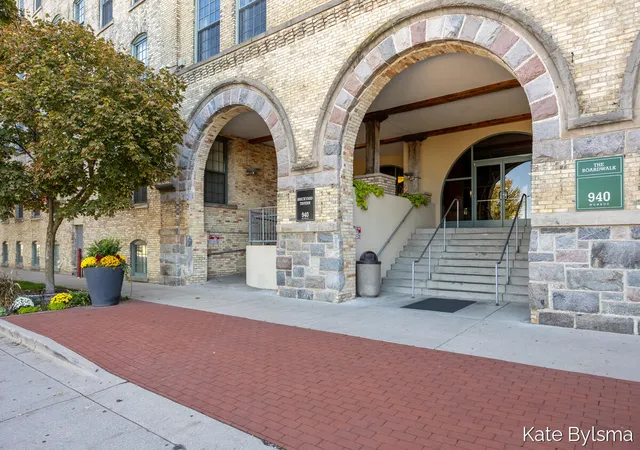 Homes for sale in Grand Rapids, MI | 940 Monroe Ave #418, Grand Rapids, MI 49503 | MLS# 70500241