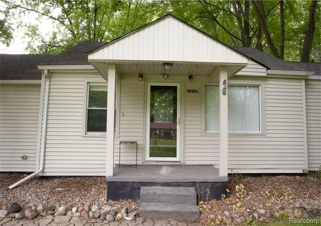 Homes for sale in Harrison Township, MI | 39751 Sylvia St, Harrison Township, MI 48045 | MLS# 61007069