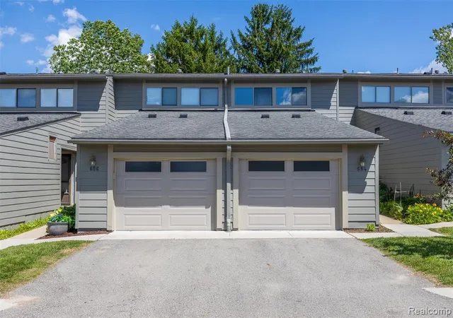 4th image of 686 Peninsula Ct, Ann Arbor, MI 48105 2506 | MLS# 61005847