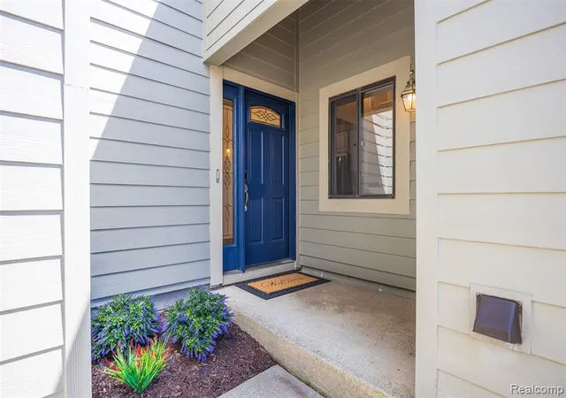 5th image of 686 Peninsula Ct, Ann Arbor, MI 48105 2506 | MLS# 61005847
