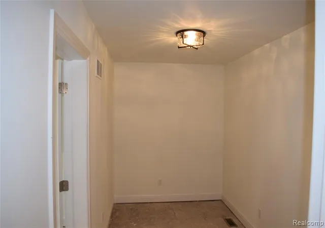34th image of 3093 Raffler Dr, Rochester, MI 48307 | MLS# 61006719