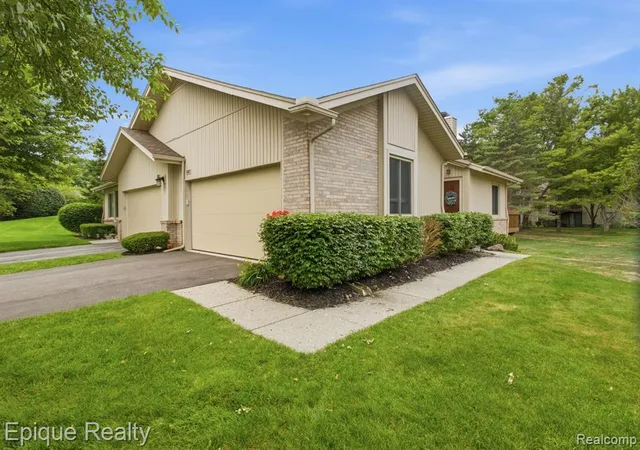 Homes for sale in Lake Orion, MI | 1982 Valley Ln, Lake Orion, MI 48360 1870 | MLS# 61006809