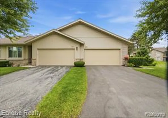 Homes for sale in Lake Orion, MI | 1982 Valley Ln, Lake Orion, MI 48360 1870 | MLS# 61006809