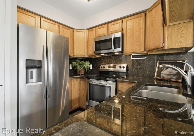 4th image of 1982 Valley Ln, Lake Orion, MI 48360 | MLS# 61006809
