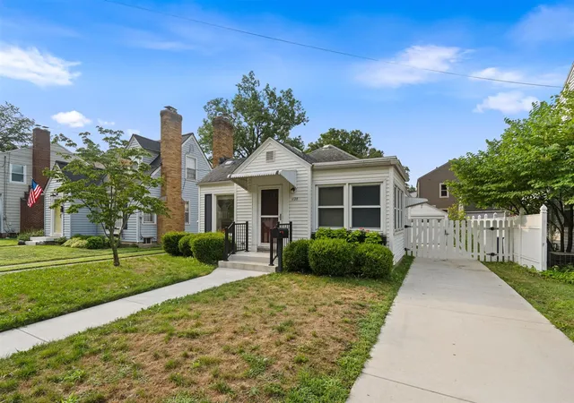 Photo 2 of Sale Pending at 1128 Alger St, Grand Rapids, MI 49507 | MLS# 70551819 | Listing updated on 2026-08-21
