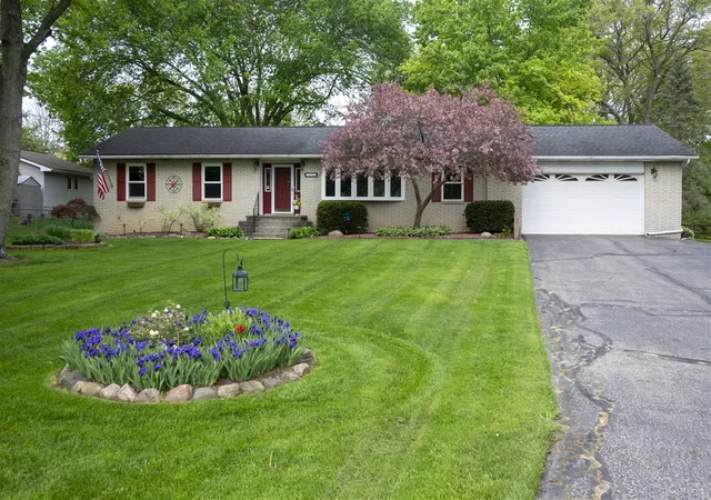 1st image of 4546 Rohr Rd, Lake Orion, MI 48359 | MLS# 70553688