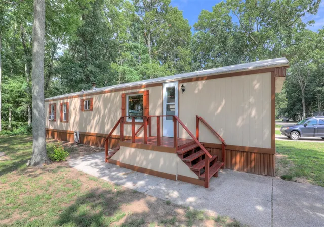 1st image of 13618 Silverbrook Dr, Grand Haven, MI 49417 | MLS# 70553185