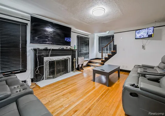 2nd image of 16207 Harlow St, Detroit, MI 48235 | MLS# 60989814