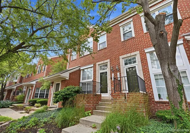 1st image of 1322 S Main St, Royal Oak, MI 48067 3247 | MLS# 61010250