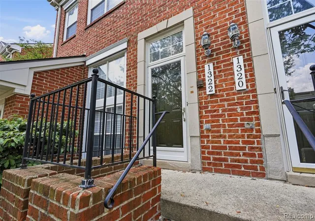 2nd image of 1322 S Main St, Royal Oak, MI 48067 3247 | MLS# 61010250