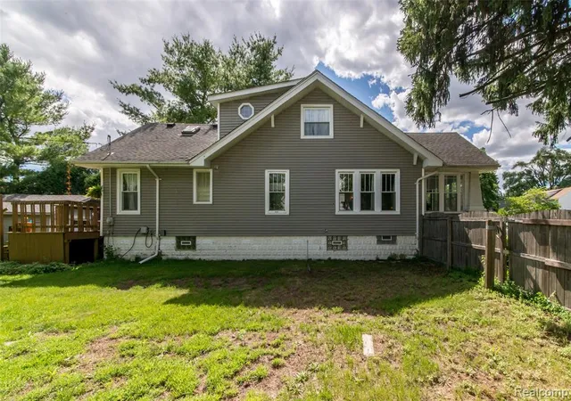 5th image of 140 E Lawrence Ave, Royal Oak, MI 48073 | MLS# 61003084