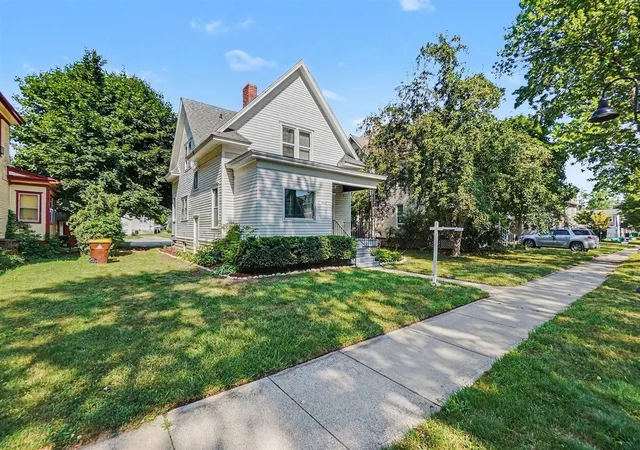 Photo 3 of Single family home for sale at 1014 S University Ave, Mount Pleasant, MI 48858 | MLS# 70550235 | Listing updated on 2026-09-11
