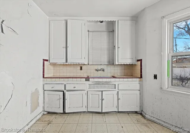2nd image of 17561 Appoline St, Detroit, MI 48235 1476 | MLS# 60961437