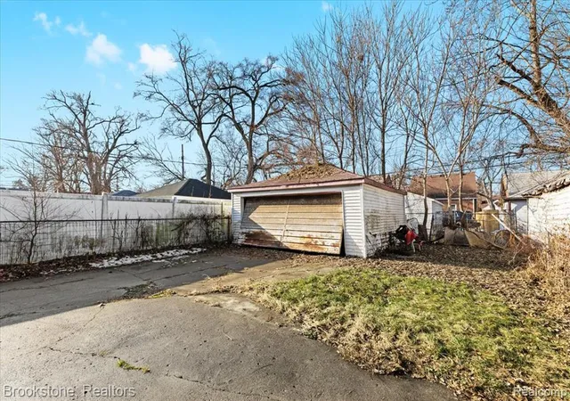 3rd image of 17561 Appoline St, Detroit, MI 48235 1476 | MLS# 60961437