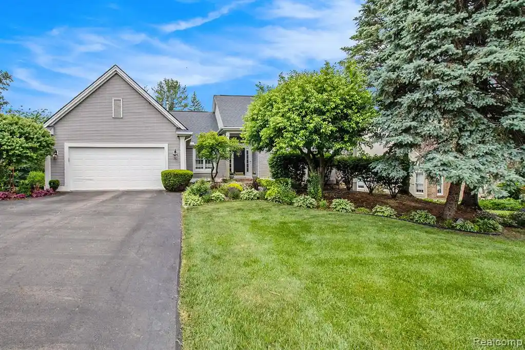 Photo 1 of Single family home for sale at 16040 Silverwood Dr, Fenton, MI 48430 9113 | MLS# 61035725 | Listing updated on 2026-10-25