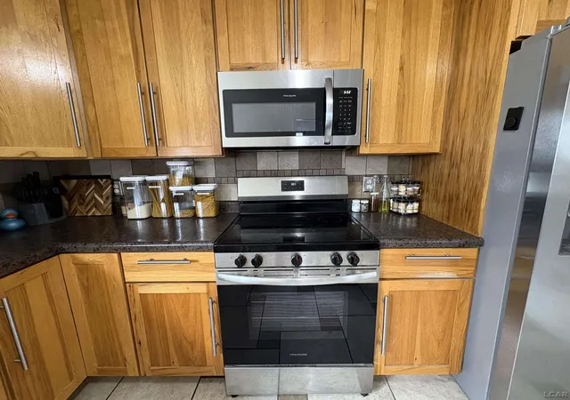 Photo 2 of Single family home for sale at 810 Division St, Adrian, MI 49221 | MLS# 50219518 | Listing updated on 2026-09-07