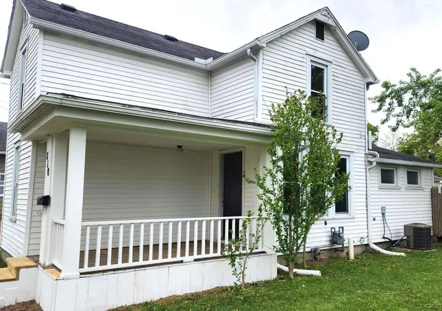 Photo 3 of Single family home for sale at 810 Division St, Adrian, MI 49221 | MLS# 50219518 | Listing updated on 2026-09-07
