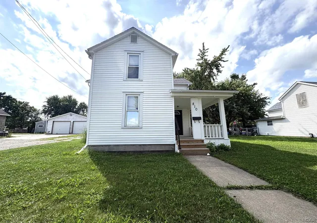 Photo 4 of Single family home for sale at 810 Division St, Adrian, MI 49221 | MLS# 50219518 | Listing updated on 2026-10-06