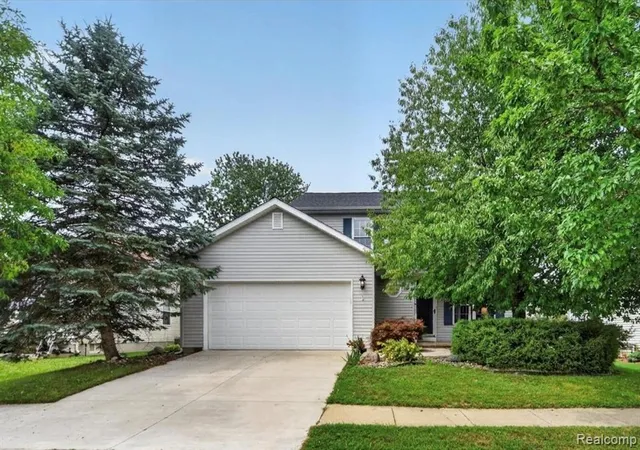 1st image of 735 Pinegate Dr, Fowlerville, MI 48836 7928 | MLS# 61022639