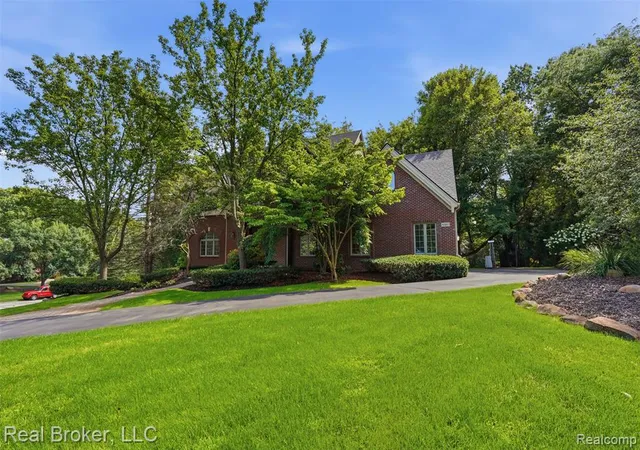 Photo 2 of Single family home for sale at 5380 Fieldstone Ct, Brighton, MI 48116 9191 | MLS# 61024863 | Listing updated on 2026-09-18