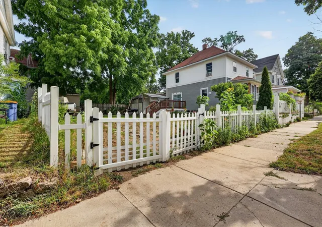 Photo 2 of Single family home for sale at 243 Delaware St, Grand Rapids, MI 49507 | MLS# 70554961 | Listing updated on 2026-08-28