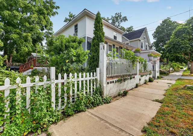 Photo 3 of Single family home for sale at 243 Delaware St, Grand Rapids, MI 49507 | MLS# 70554961 | Listing updated on 2026-08-28
