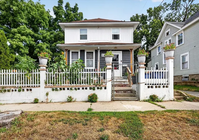 Photo 3 of Single family home for sale at 243 Delaware St, Grand Rapids, MI 49507 | MLS# 70554961 | Listing updated on 2026-08-28