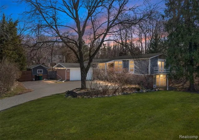 Homes for sale in Farmington Hills, MI | 32998 Biddestone Ln, Farmington Hills, MI 48334 | MLS# 60982501