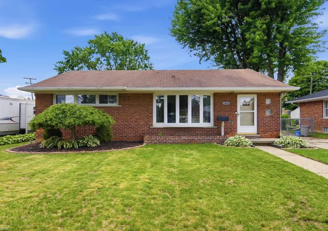 Homes for sale in Mount Clemens, MI | 1005 N Esplanade St, Mount Clemens, MI 48043 | MLS# 50214775