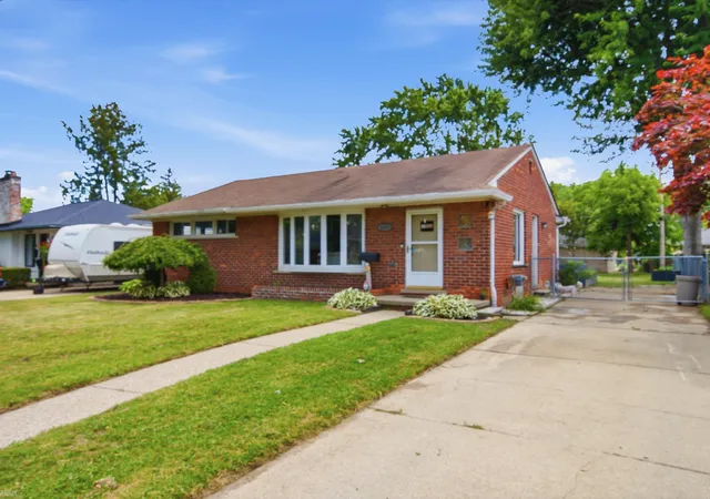 Homes for sale in Mount Clemens, MI | 1005 N Esplanade St, Mount Clemens, MI 48043 | MLS# 50214775