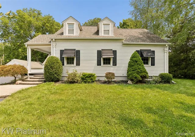 Photo 2 of Single family home for sale at 44156 Elizabeth Rd, Clinton Township, MI 48036 | MLS# 61020040 | Listing updated on 2026-09-06