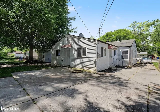 34th image of 21106 Atlantic Ave, Warren, MI 48091 | MLS# 50213457