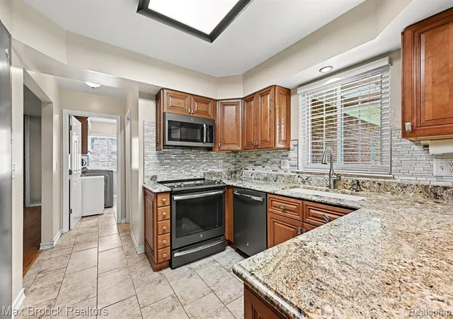 Homes for sale in Livonia, MI | 18733 Yorkshire Dr, Livonia, MI 48152 | MLS# 61007247